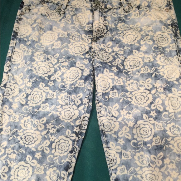 Rock&Republic Denim - Rock & Republic Flowered, shades of denim, Jeans